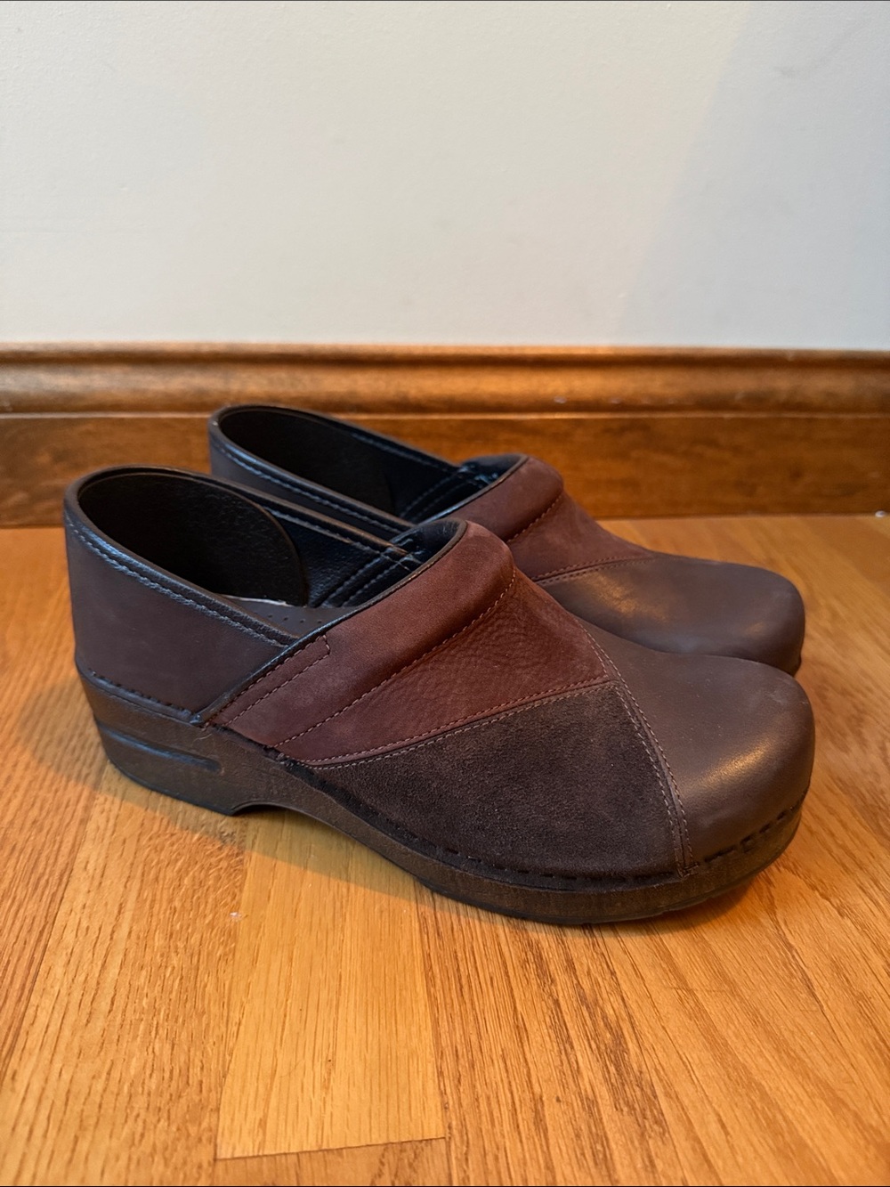 Dansko Leather Suede Geometric Patchwork Professional Clogs EU 40 US 9.5-10 - Picture 3 of 11